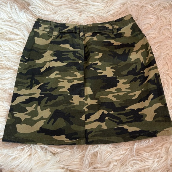 AKIRA Camouflage Cargo Mini Skirt Size Small - Picture 5 of 6